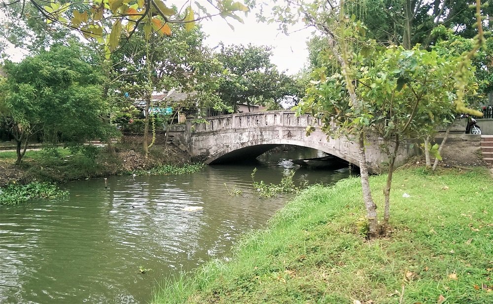 A small stone bridge in a village just outside Hue