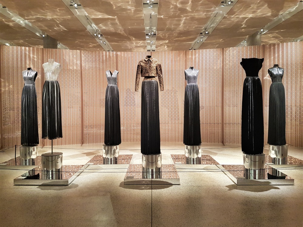 Sculptural tension display at the Azzedine Alaia exhibition