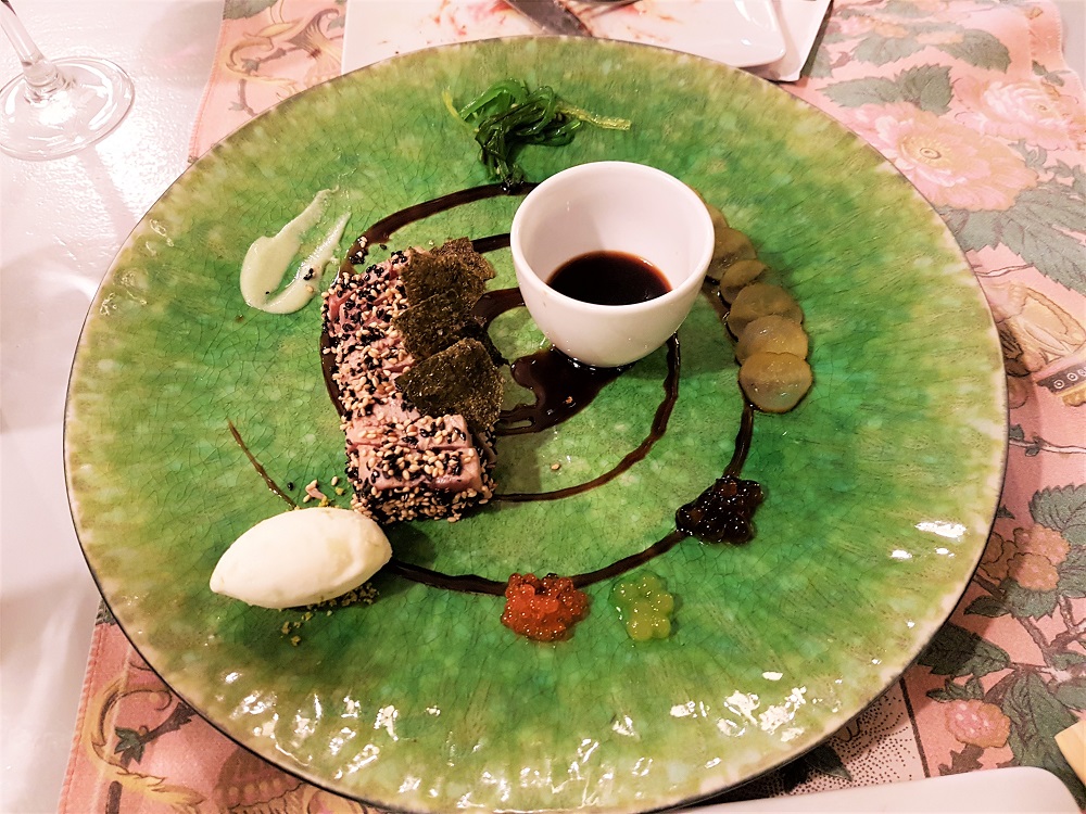 Seared tuna at Tapabento restaurant in Porto