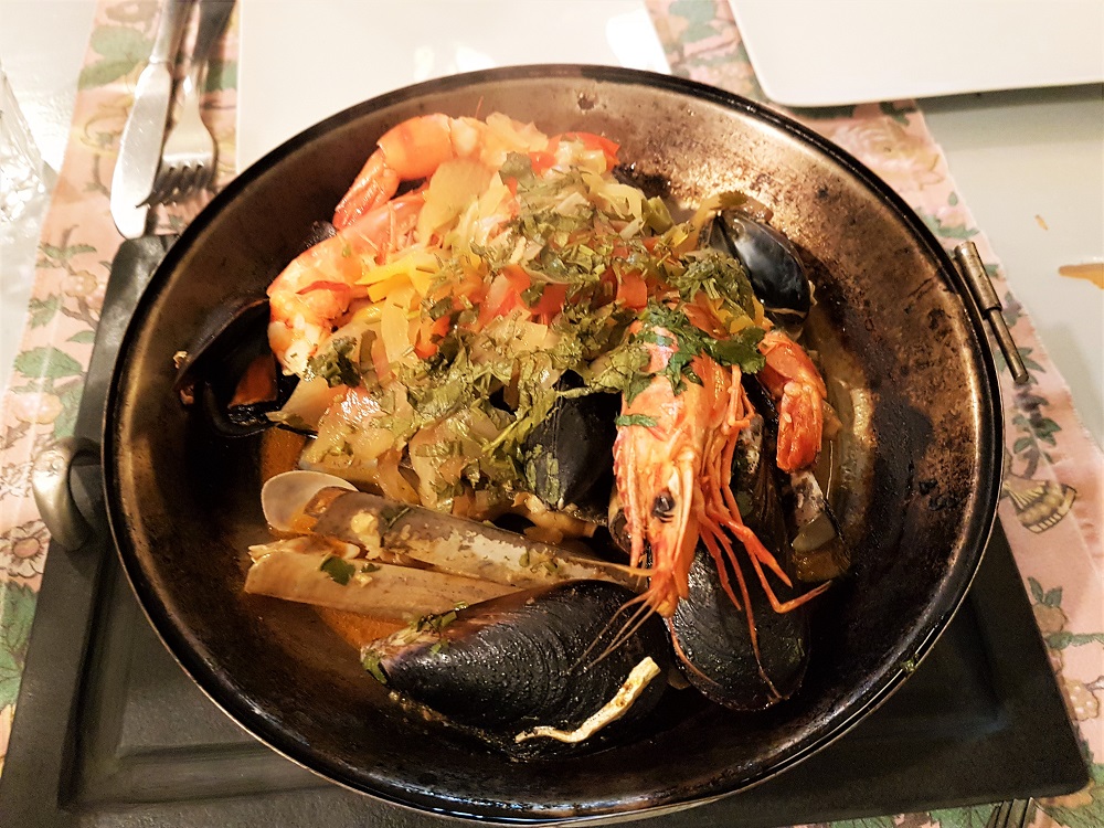 Seafood mix, consisting of king prawns, mussels, razor clams and clams, at Tapabento in Porto