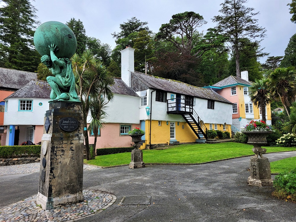 Neptune and Trinity Cottages in Portmeirion