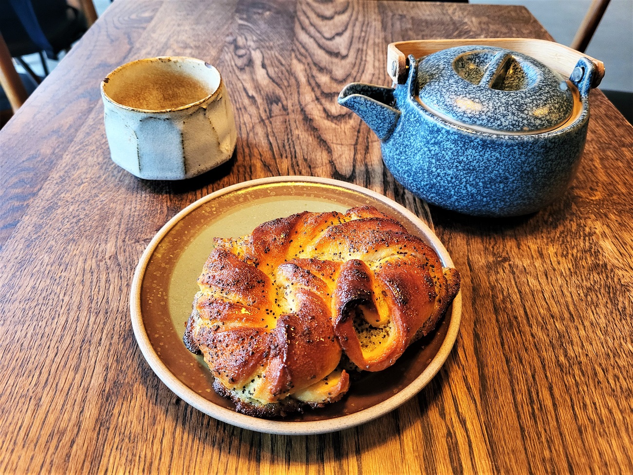 Poppy seed bun and tea